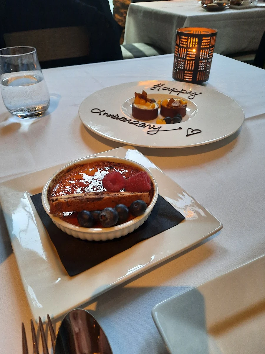 Creme Brulee, Restaurant e18hteen