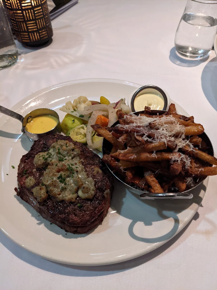 Grilled Striploin, Restaurant e18hteen