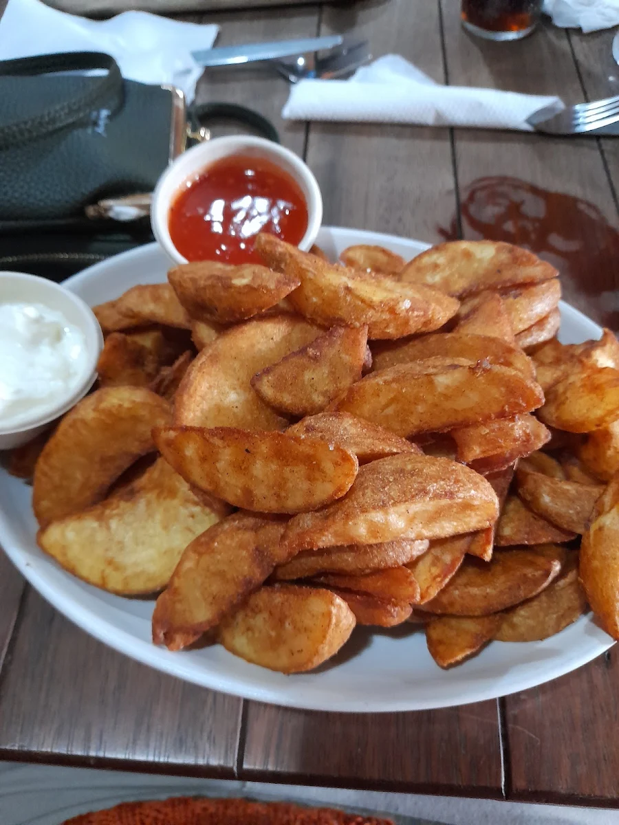 Wedges and Chilli Sauce, Bundalong Tavern