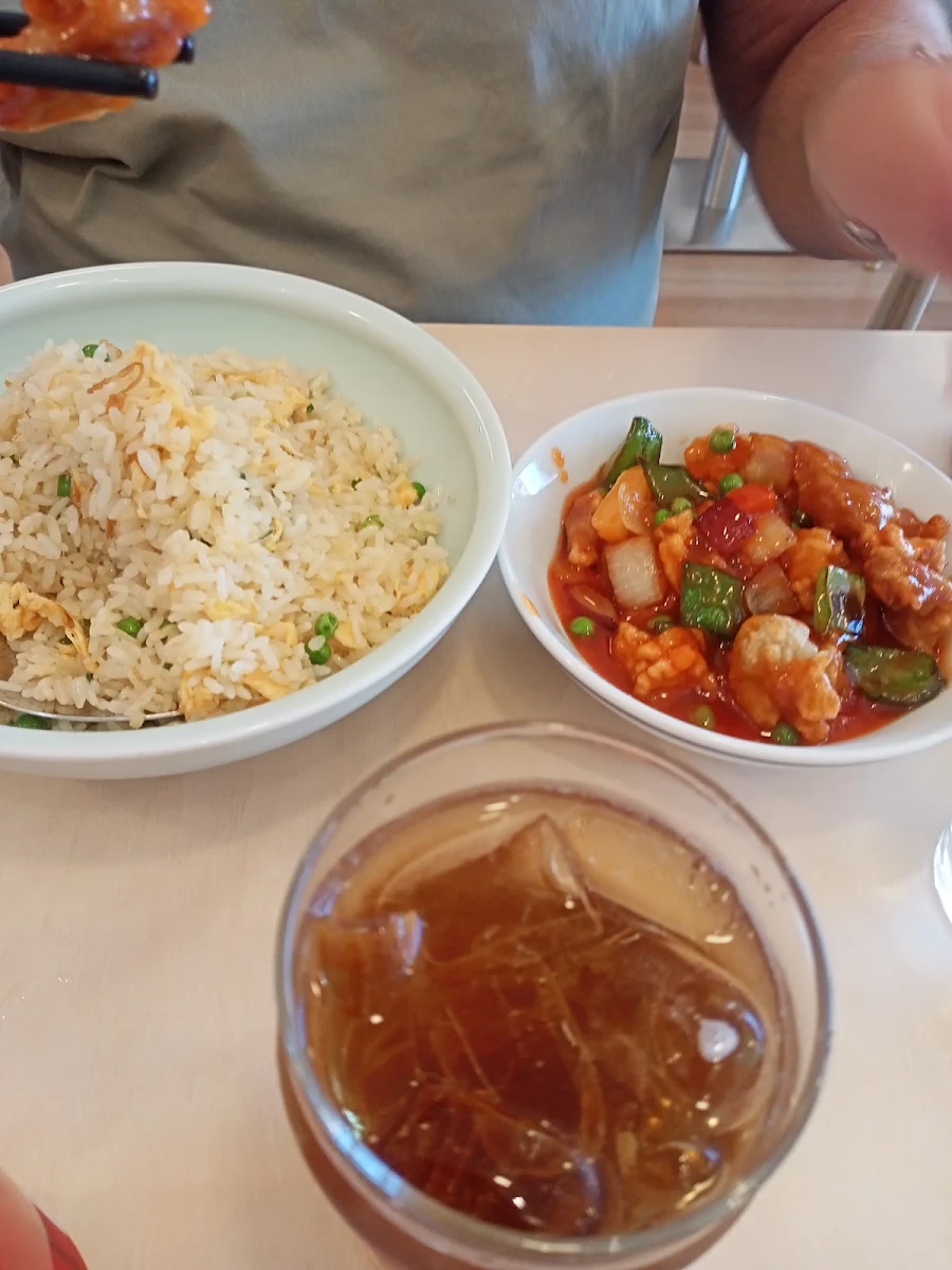 香菇滑鸡 Stir-fried Chicken Thigh Fillet with Shiitake Mushroom and Pea