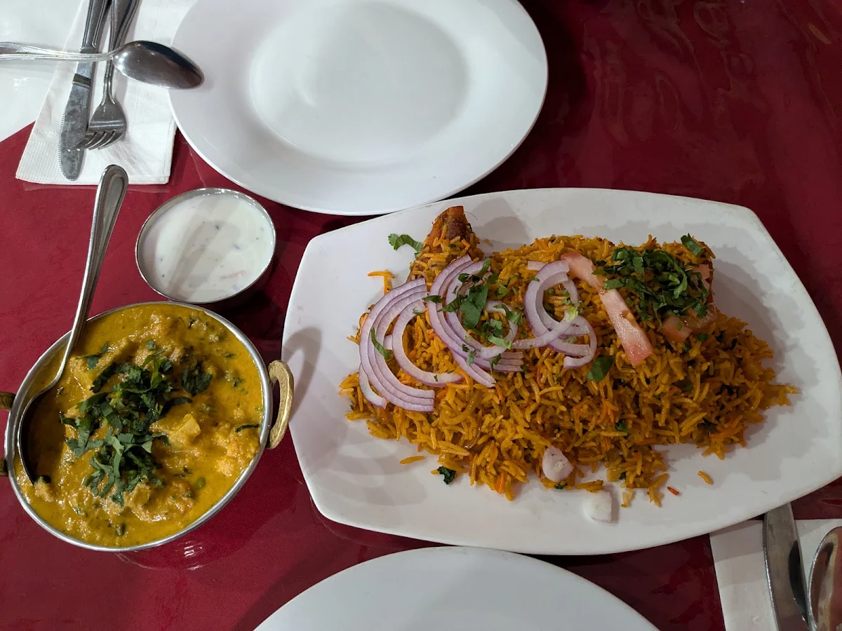 Dum Chicken Biryani with Bone and Vegetable Mixed, Thind villa restaurant