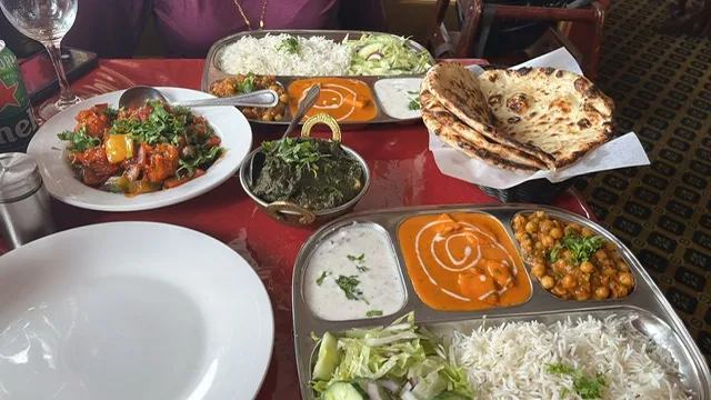 Végétarien Thali Veggie Thali, Thind villa restaurant
