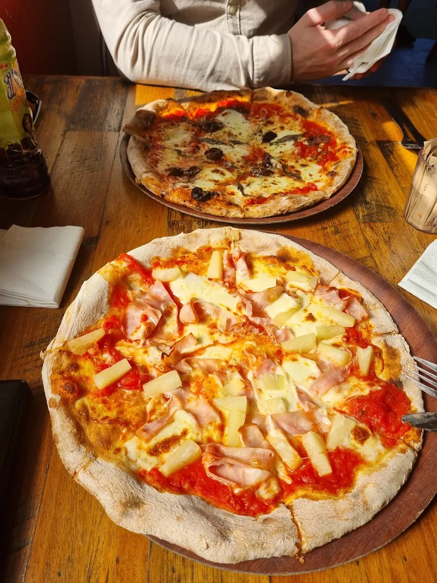Quattro Formaggi, Armonica Cafe And Wood Fired Pizza