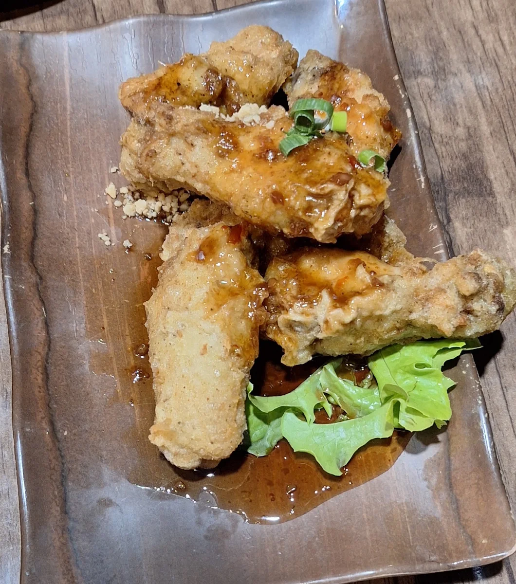 6 Chicken Wings, HONG KITCHEN & BAR