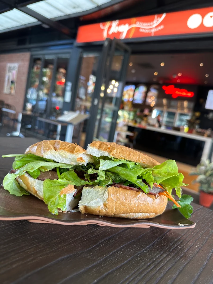 Banh MI Chao, HONG KITCHEN & BAR