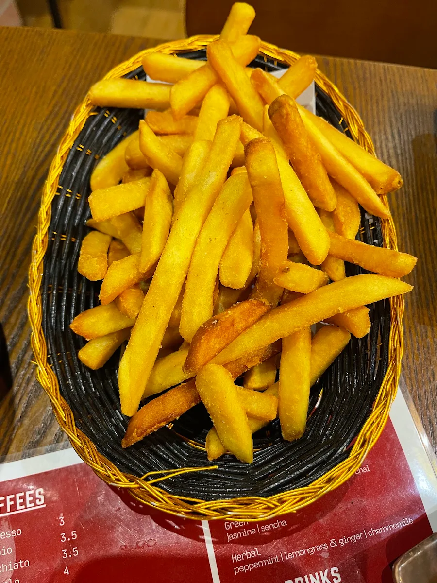 Hot Chips, HONG KITCHEN & BAR