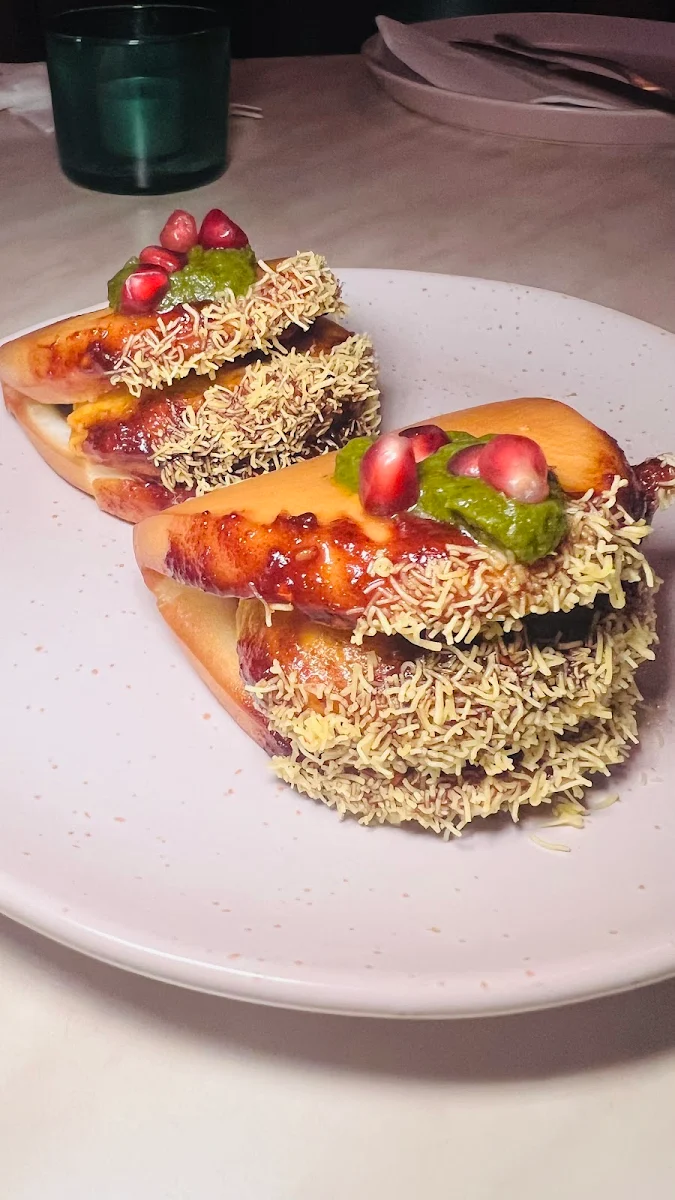 Vada Pav, Madam Ji Indian Restaurant