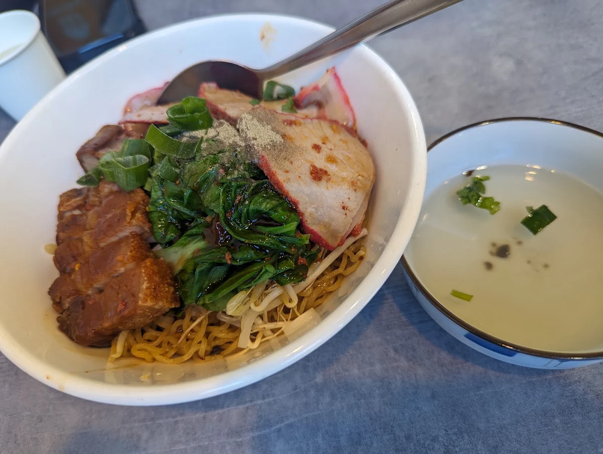 Ba Mee Moo Dang Moo Krob, Pinto Thai Street Food