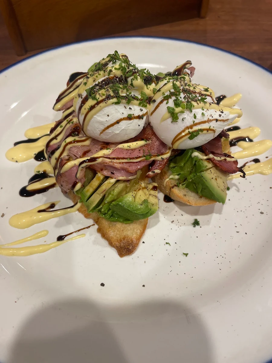 Eggs Florentine, Roamer Brisbane Bar/Cafe
