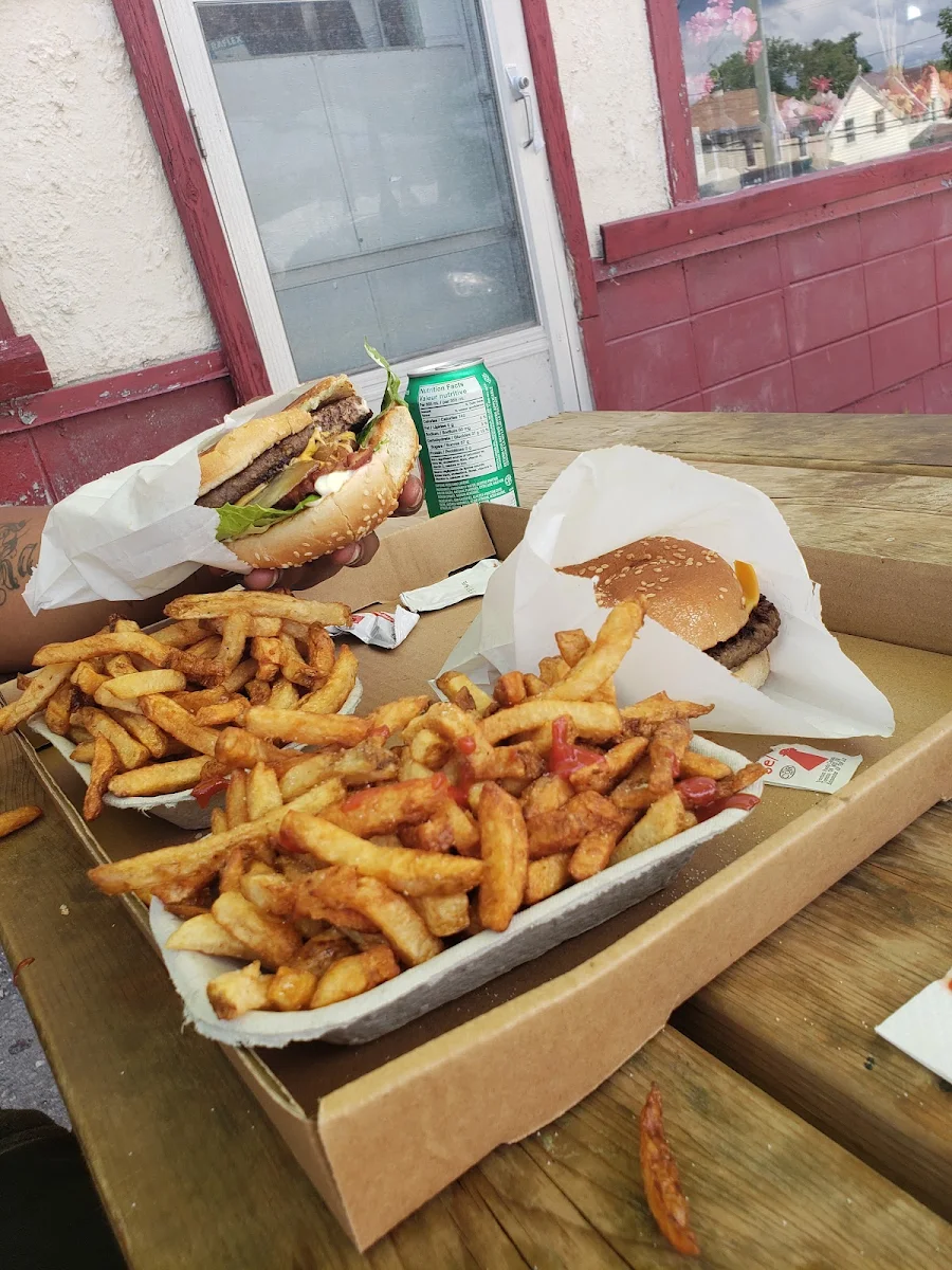 Cheeseburger Frites Maison, Marks County Chips