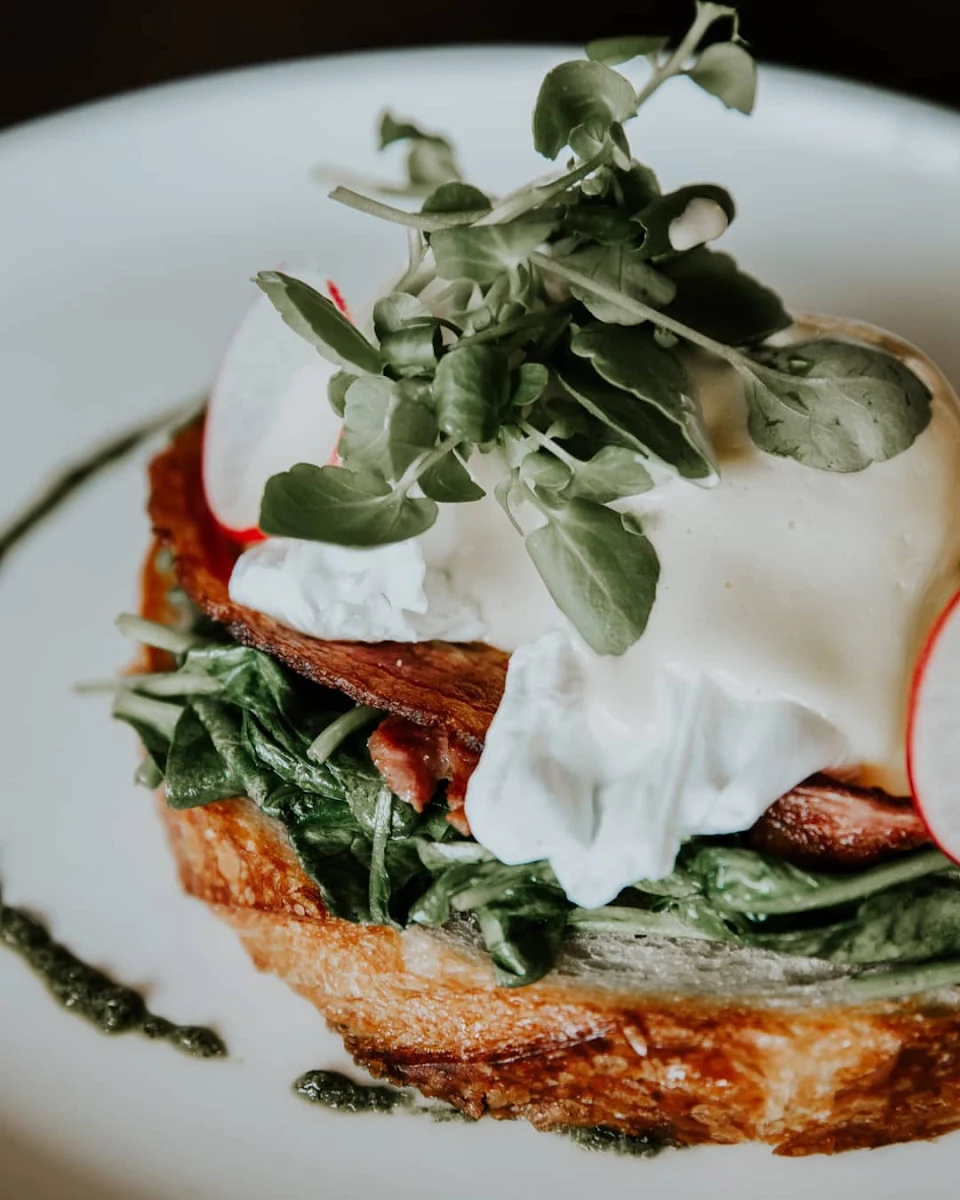 Eggs Benedict on Hash, Black Seed Cafe