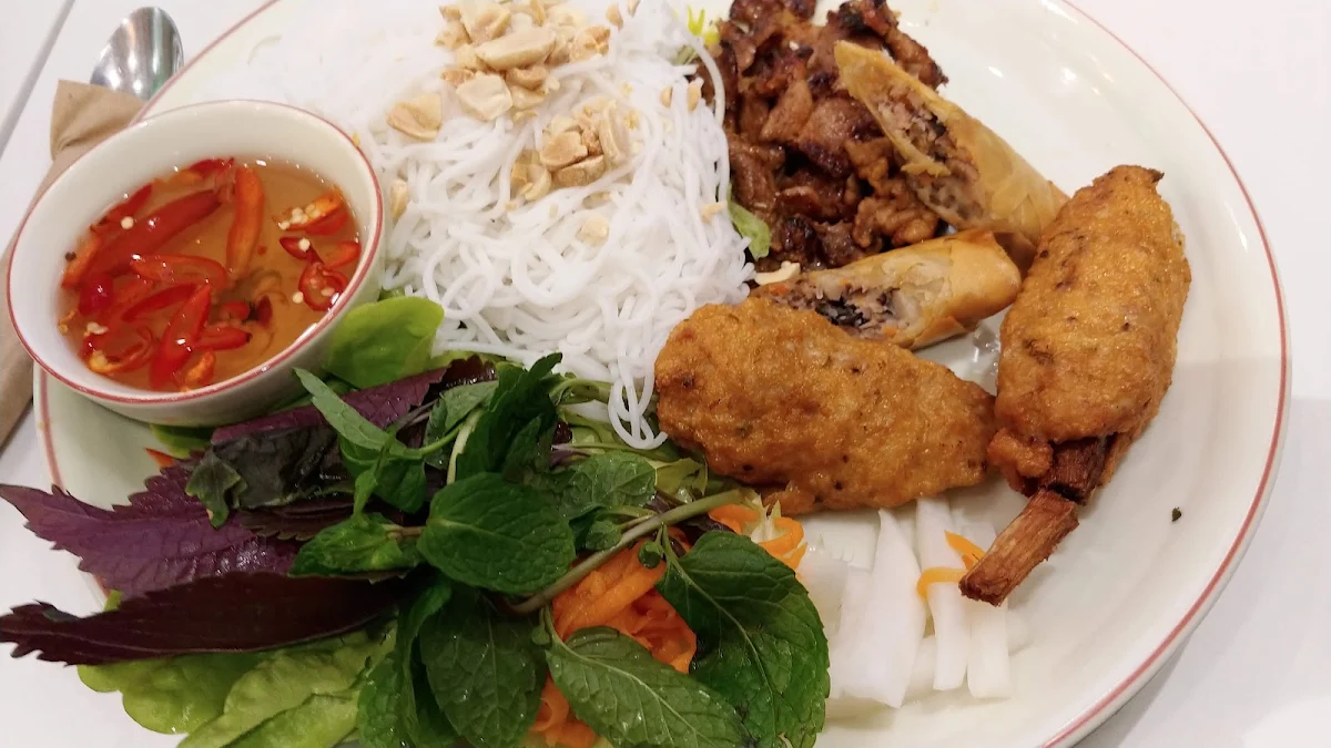 Combunation Rice Noodle Salad