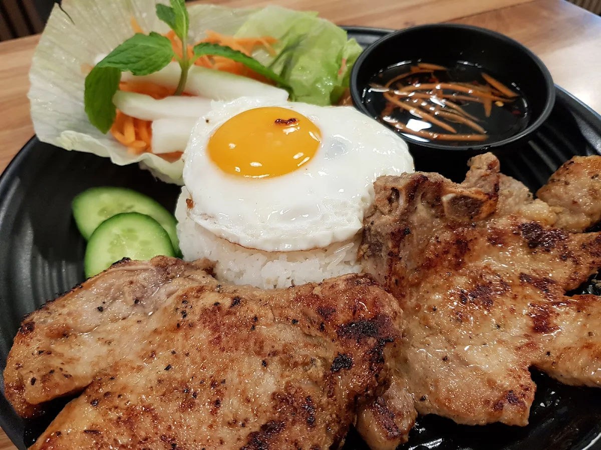 Grilled Pork Chops & Fried Egg Soup with Steamed Rice