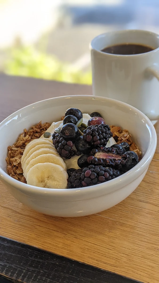 Almond Vanilla Granola w Greek Yogurt