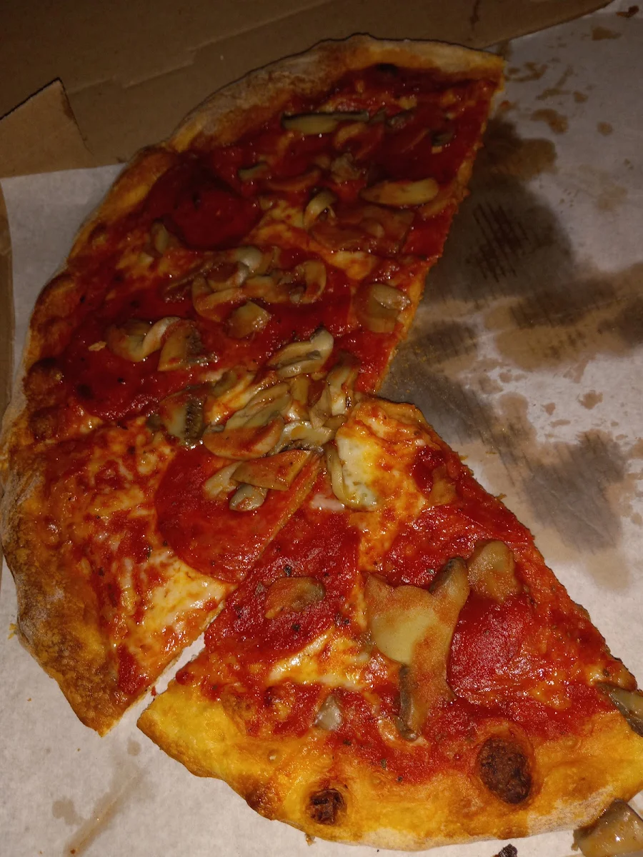 Small Pepperoni Mushroom Pizza