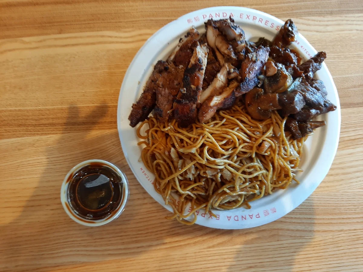 Barbecue Chicken with Noddles