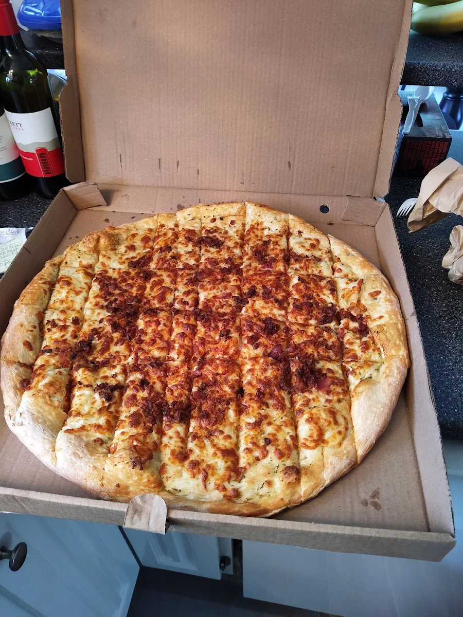 18 Garlic Fingers with Bacon