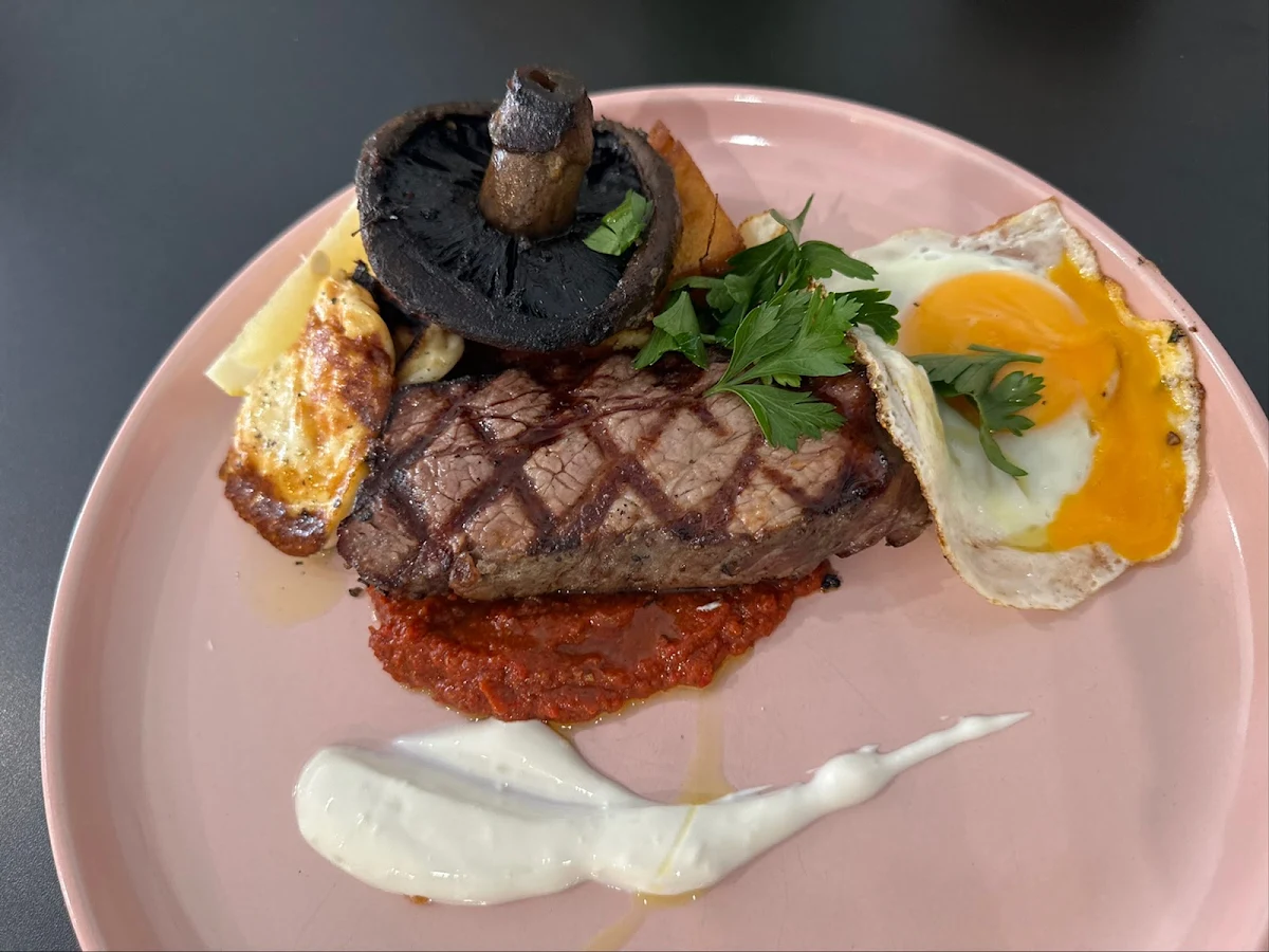 Steak & Eggshroom, 3.8 Baysie