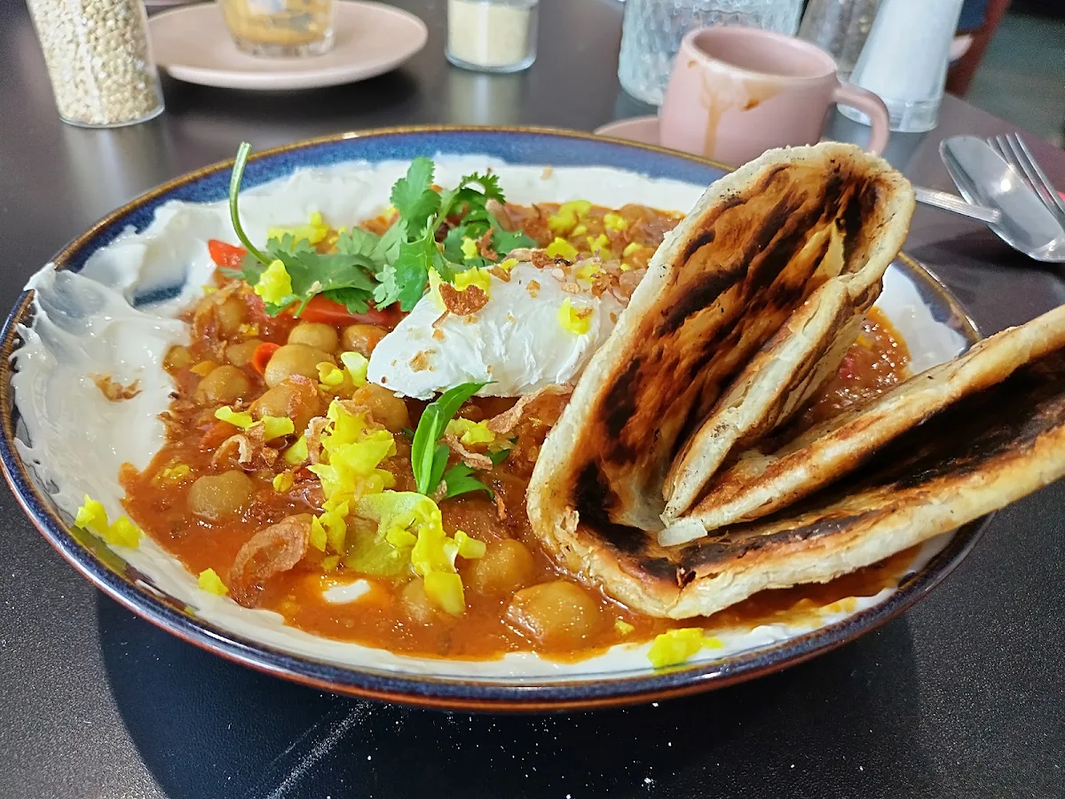 Travelling Chickpeas, 3.8 Baysie