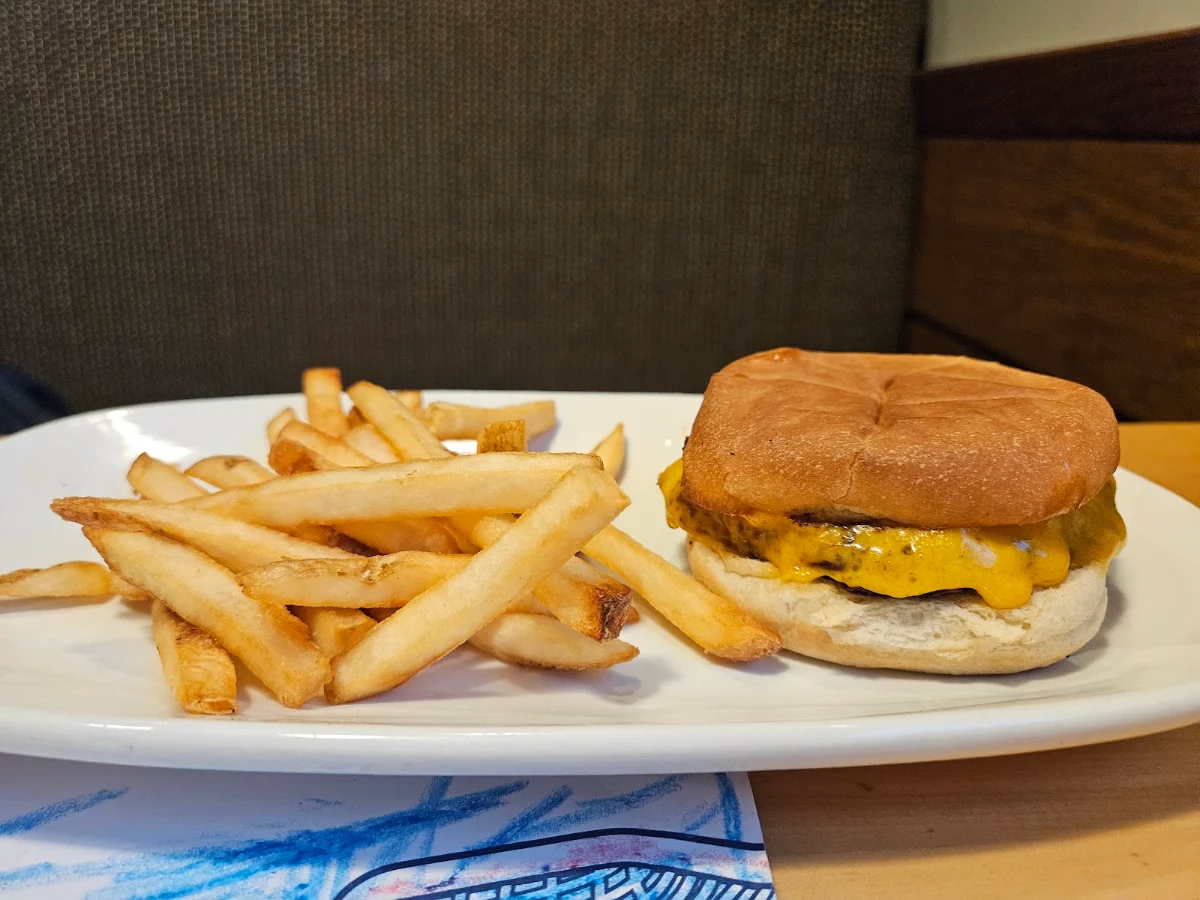 Kids Cheese Burger, Boston Pizza