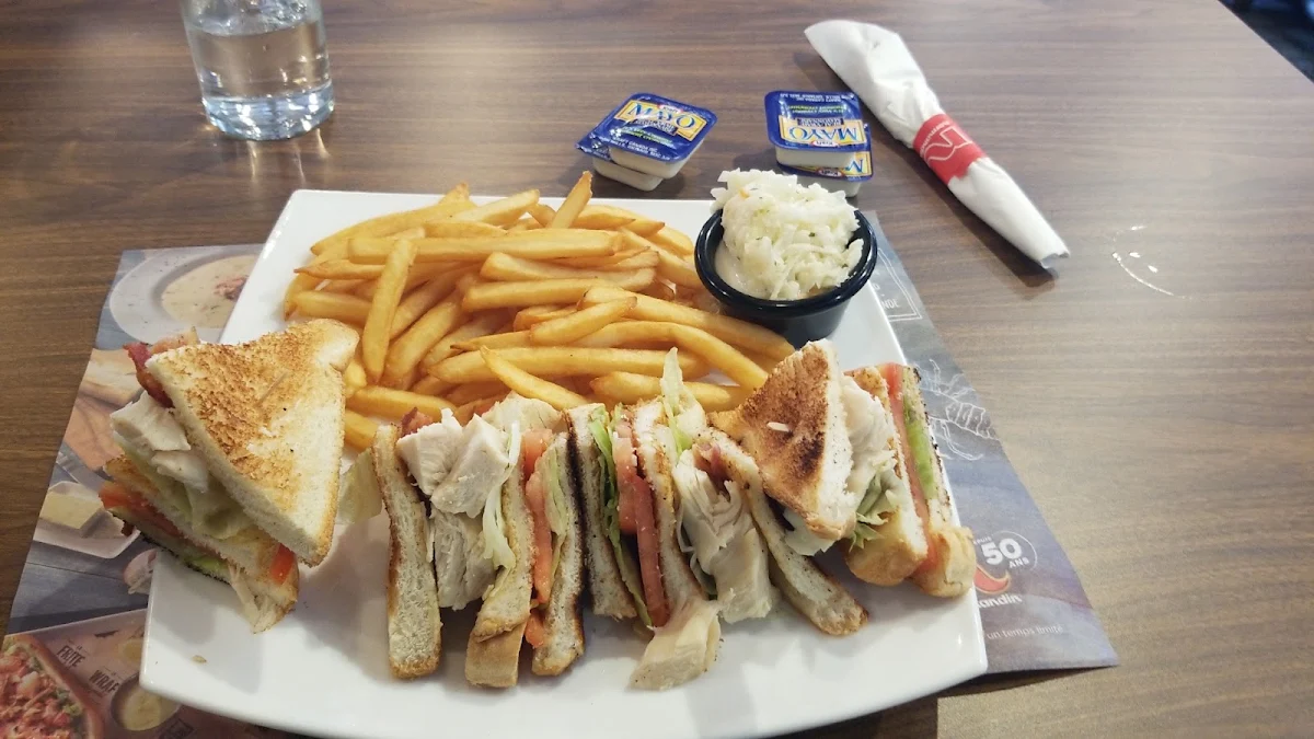 Club Sandwich Au Poulet Frite, Restaurant Normandin Donnacona