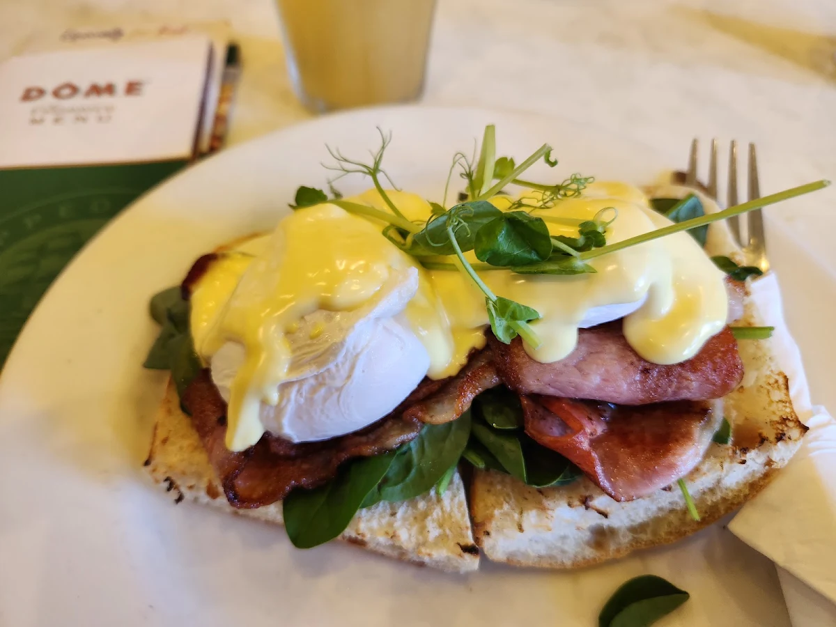 Eggs Benedict with Bacon, Dôme Café - Albany