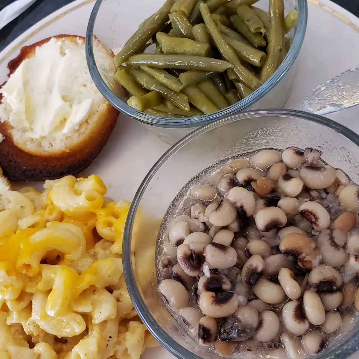 Mac & Cheese Black-Eyed Peas