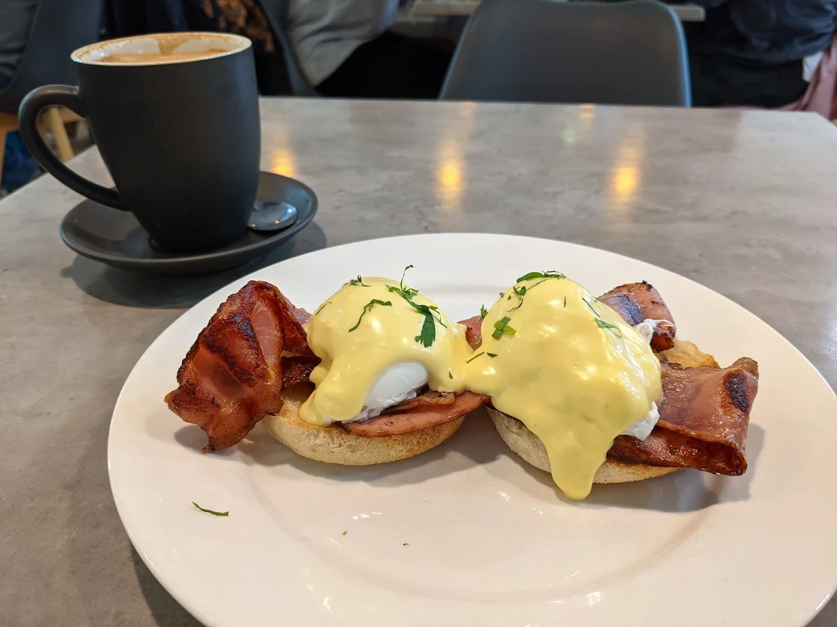 Bacon Benny, Velvet