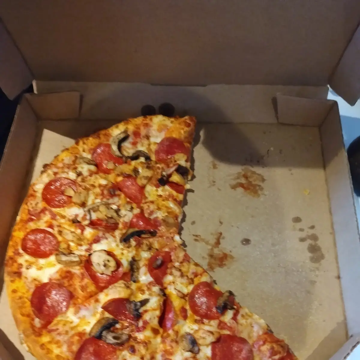 Large Pepperoni Chicken and Mushroom Pizza