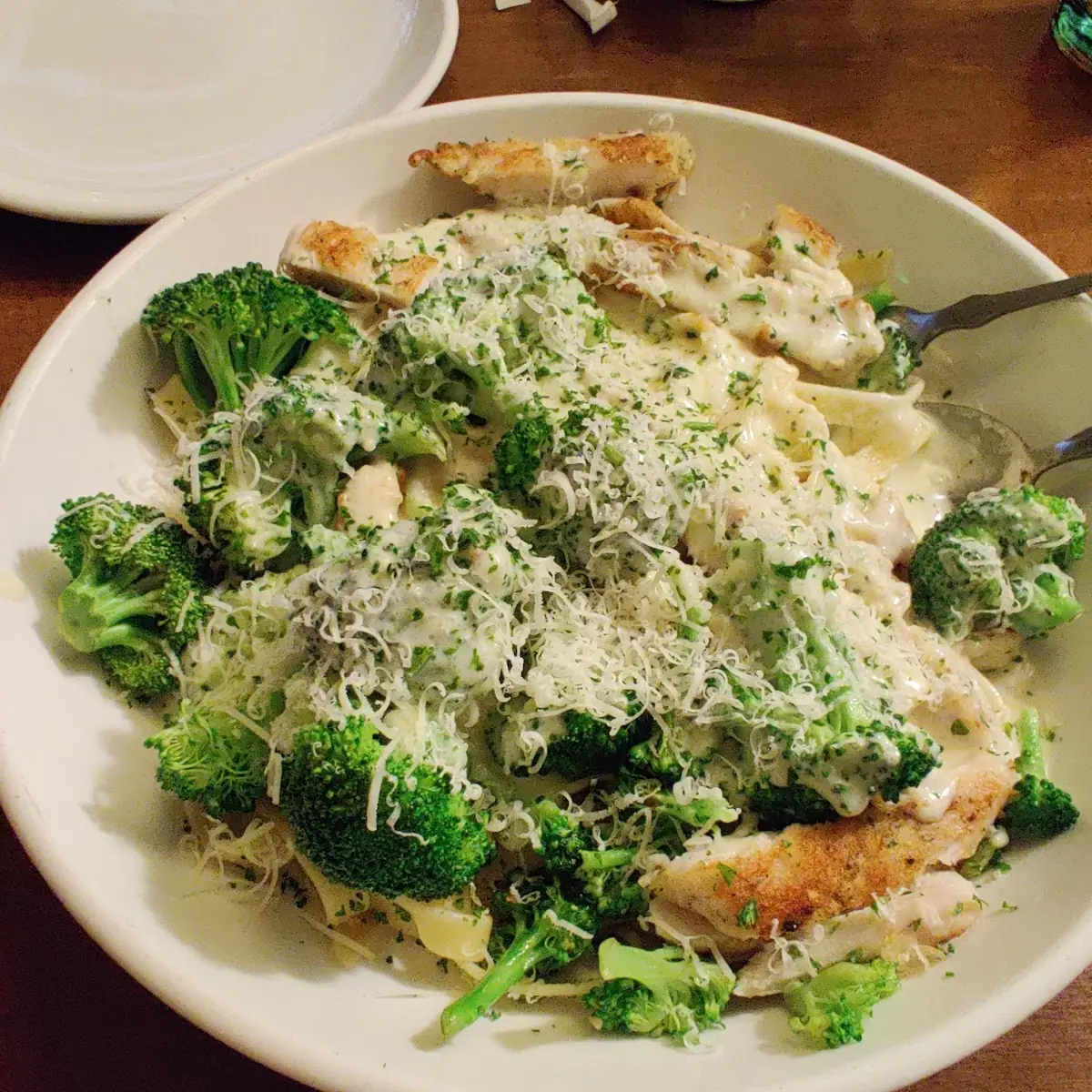 Chicken Alfredo with Breadsticks Salad