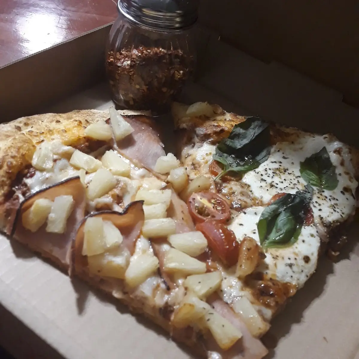 Pizza Margarita Hawaiana