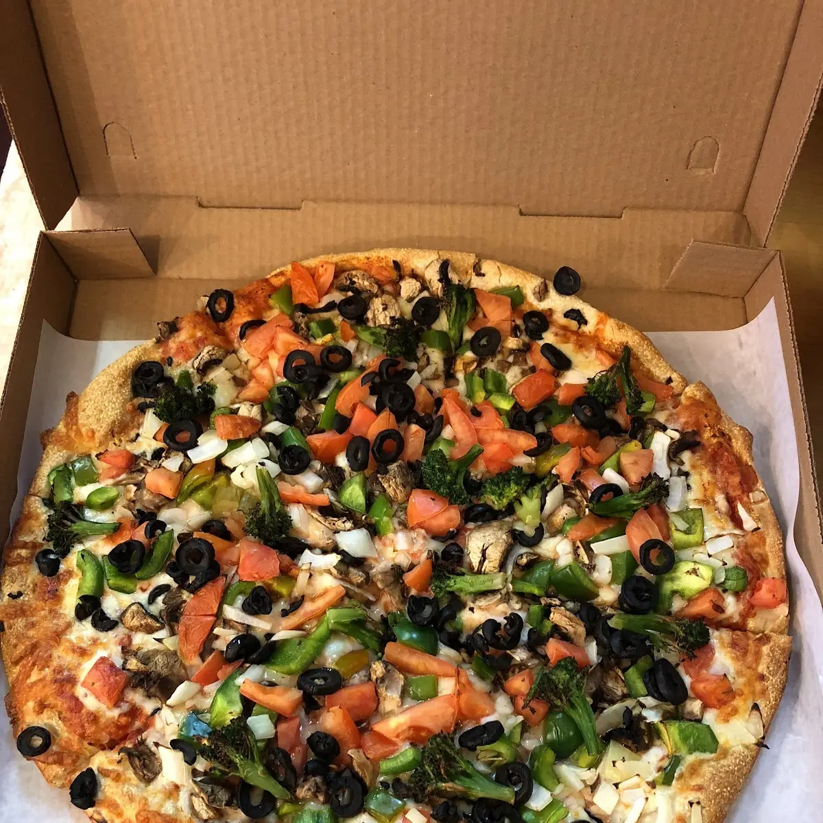 Full Veggie Pizza with Olives