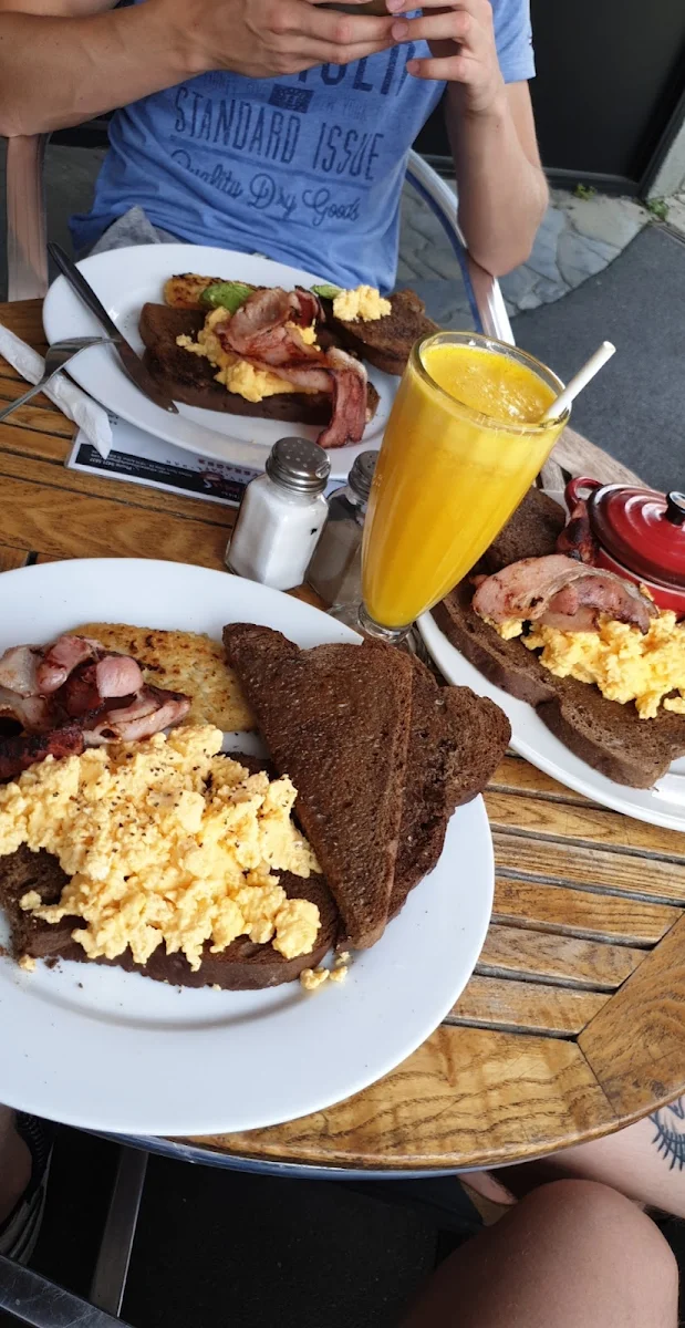 Highlights, Eltham Aromas Cafe Bar Beanery