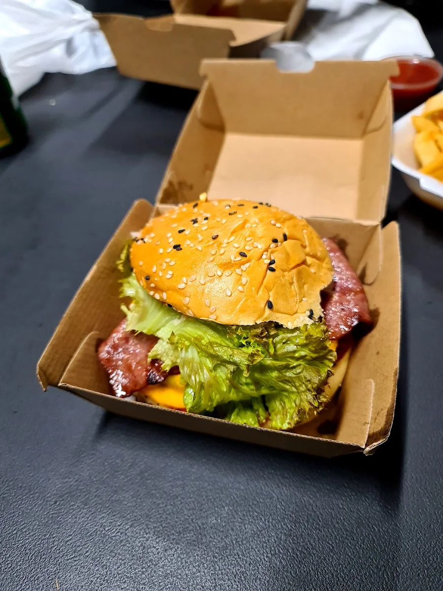 Highlights, Chubby Buns Burgers Punchbowl