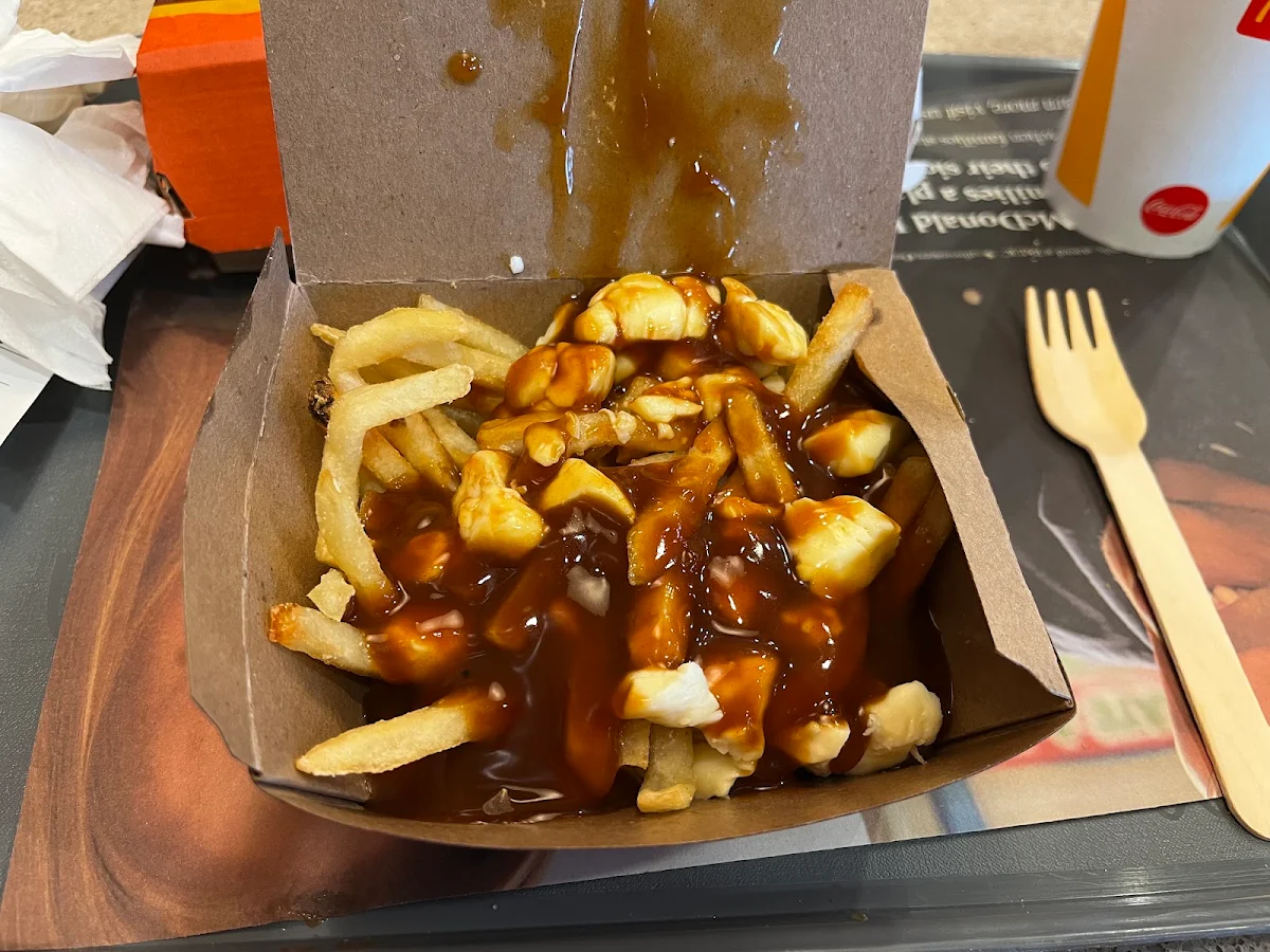 MC Poulet Croustillant Et Poutine Régulière