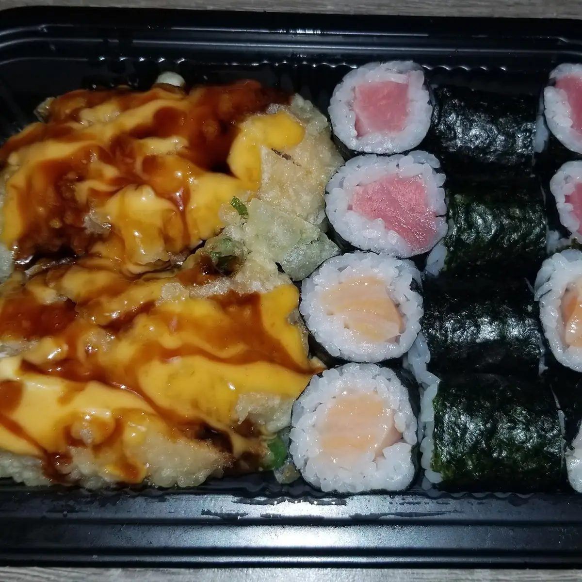 Tuna and Salmon Roll