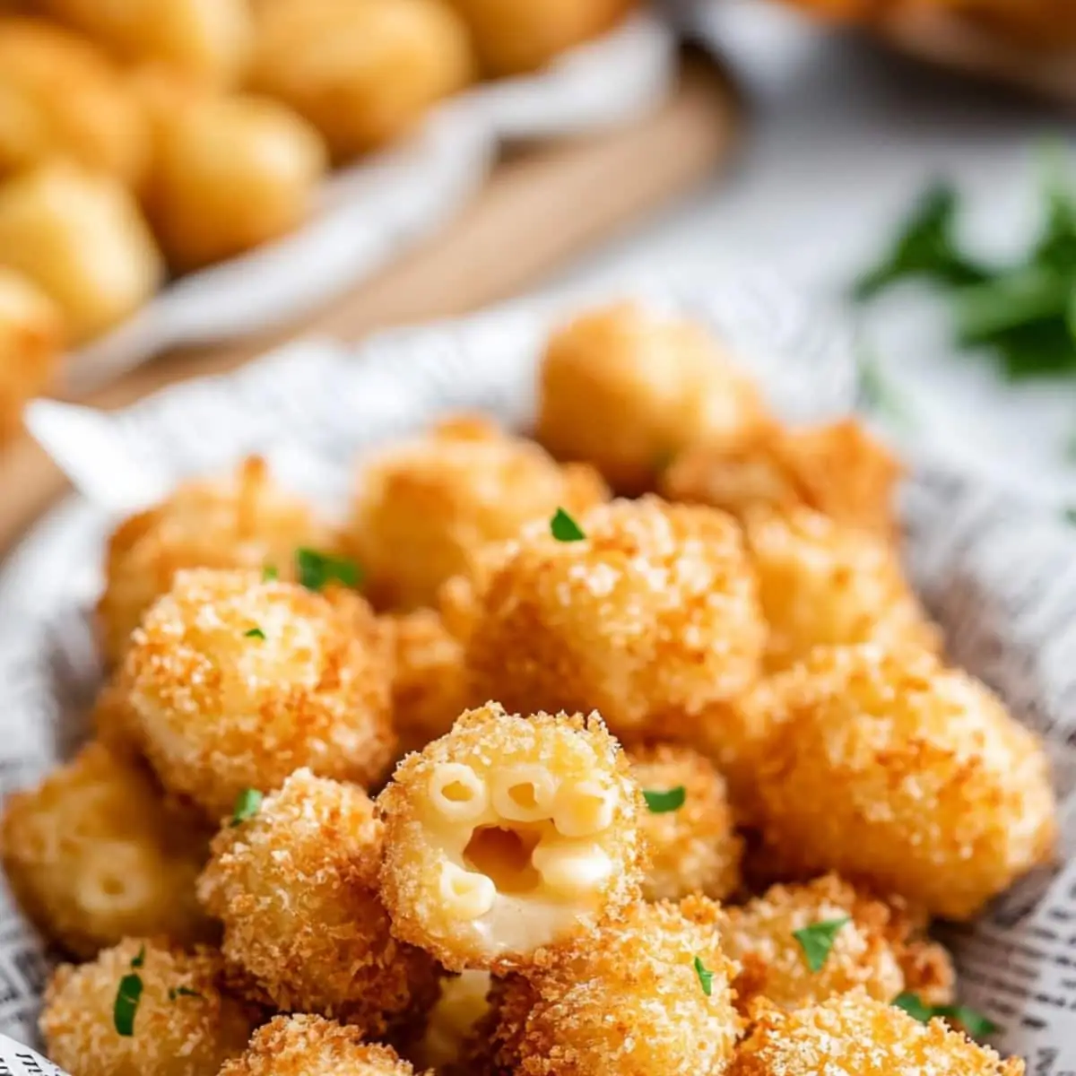 Mac & Cheese Gouda Bites