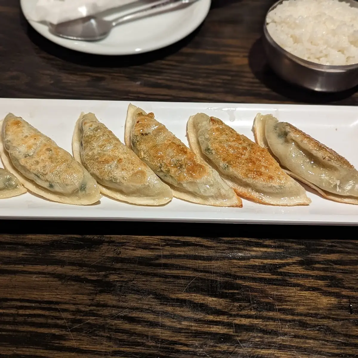 군만두 Pan-Fried Dumplings
