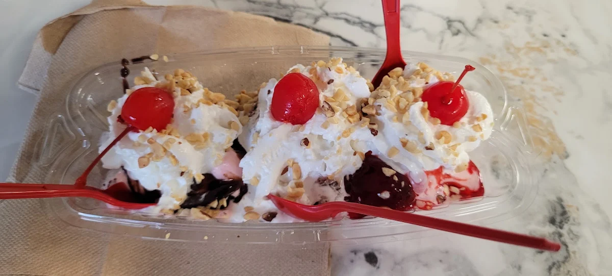 Hot Fudge Caramel Mashmallow Sundae