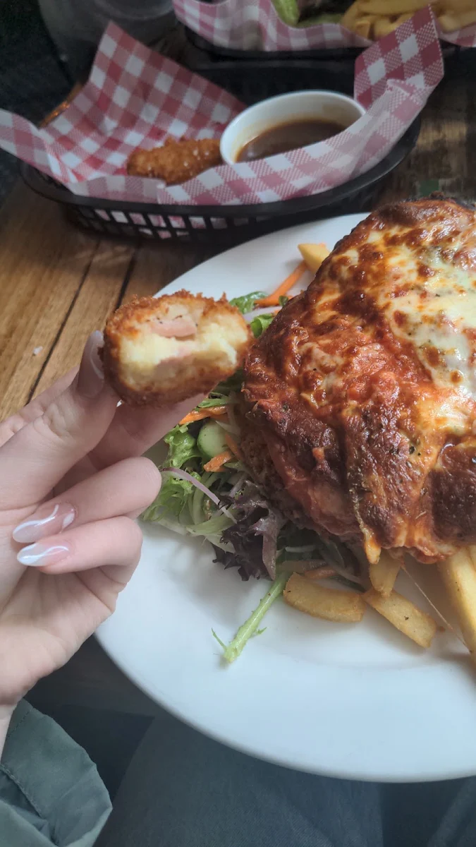 Chicken Parma, The Coopers Inn