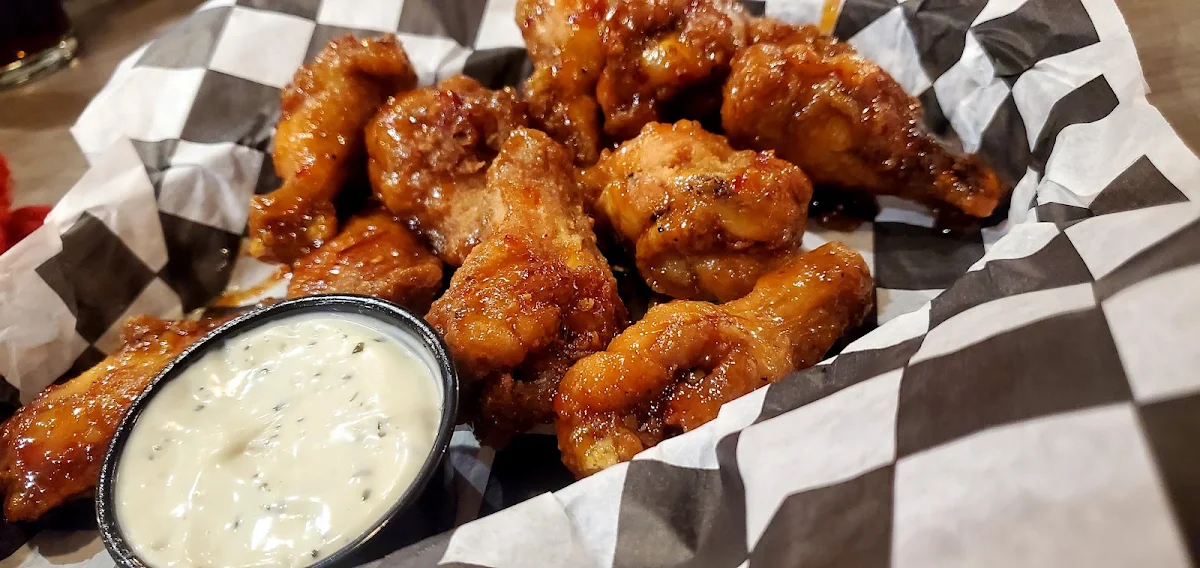 Sweet Thai Chilli Chicken Wings, Smitty's Restaurant & Lounge - Winnipeg Garden City