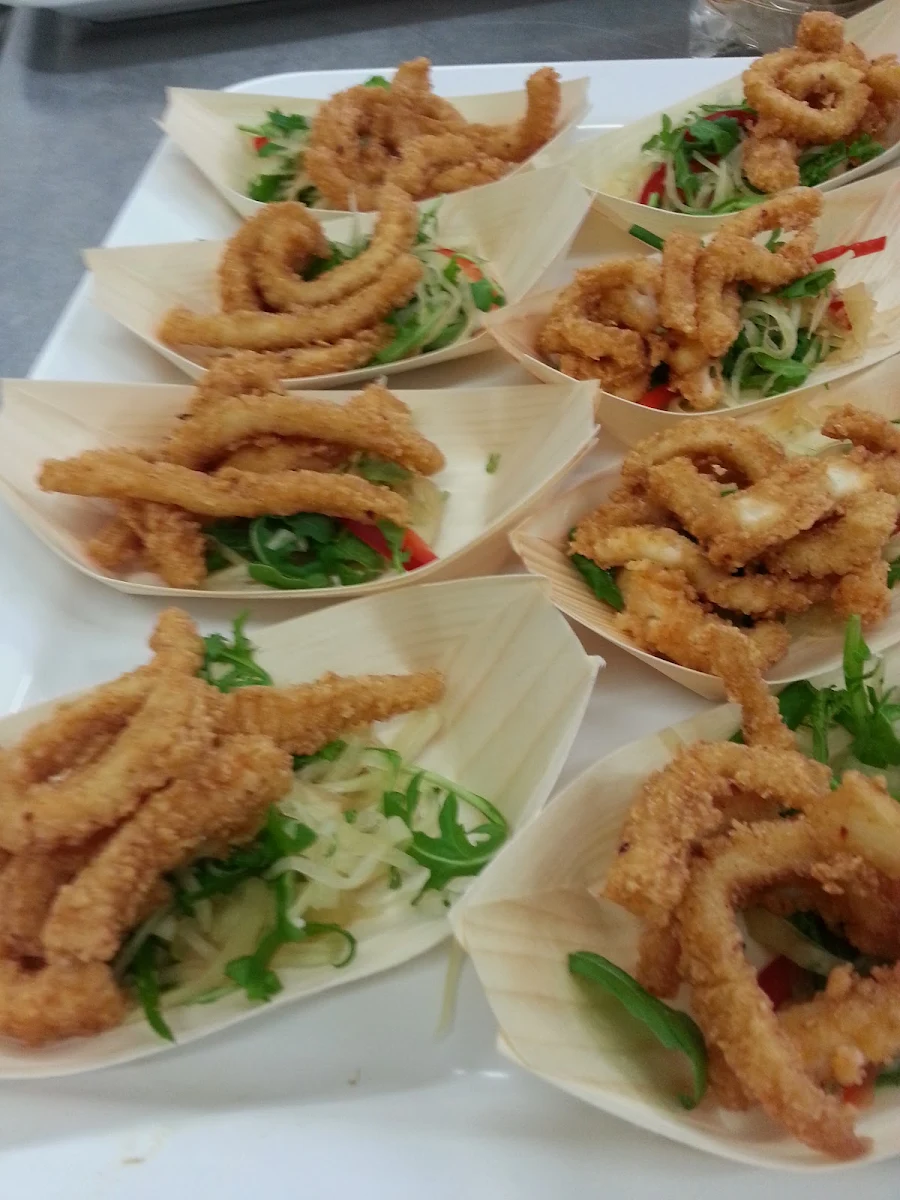 Lemon & Pepper Calamari with Sriracha Mayo & Lemon, The Metropole Hotel
