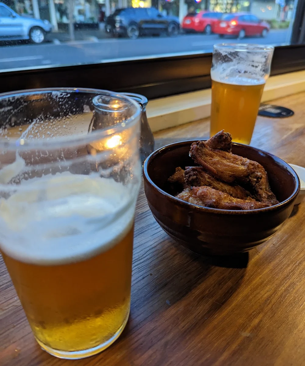 Chicken Wings, Sonder Bar