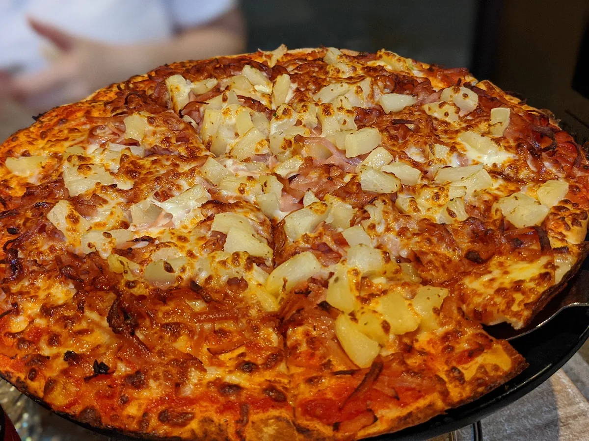 Ham and Pineapple, George's Pizzeria Bella Vista