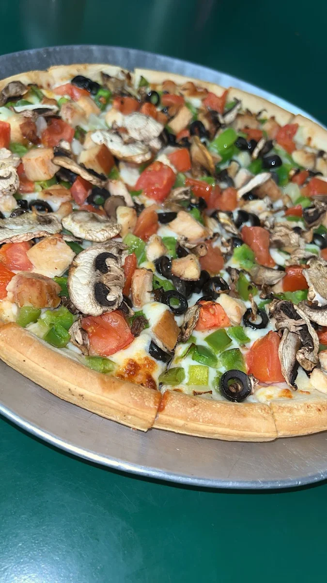 Garlic Butter Chicken Veggie Pizza