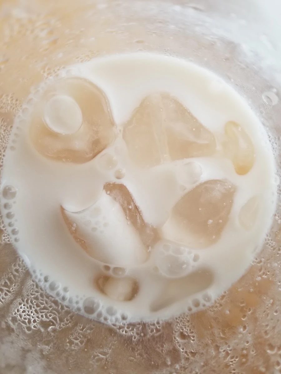 Iced Peach Tea with Cream