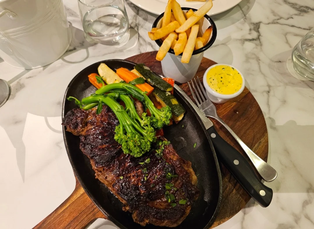 Highlights, Thomson's Tavern