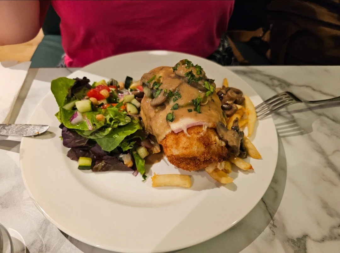 Highlights, Thomson's Tavern