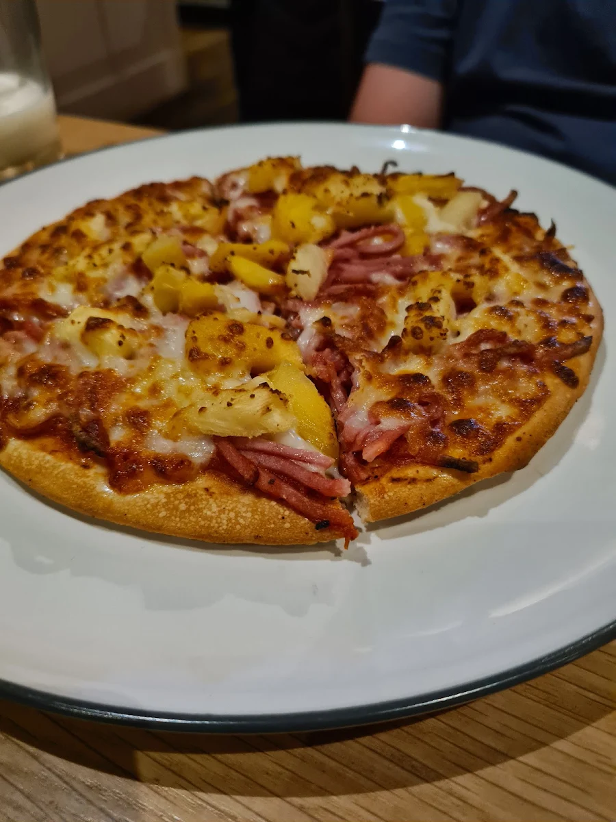 Pineapple with Leg Ham Pizza