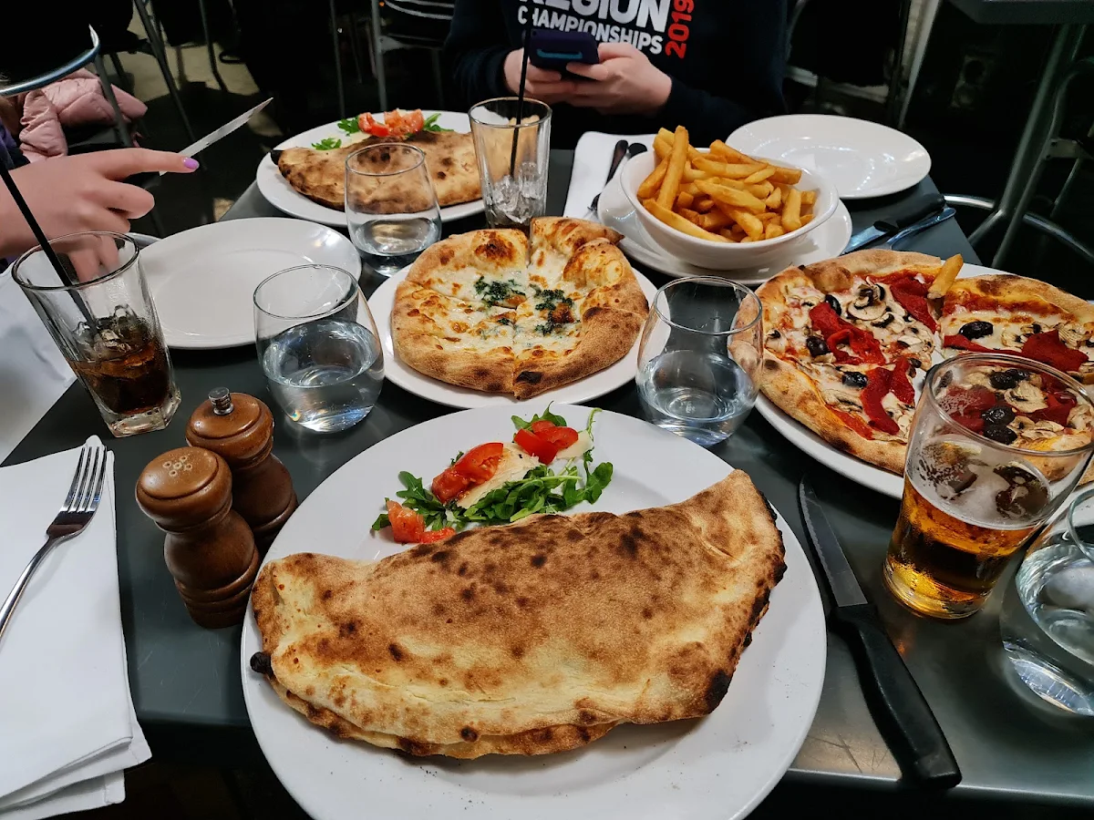 Calzone, Renzo's Bar